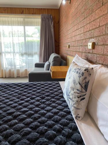 Country Roads - last minute hotel in Peak Hill