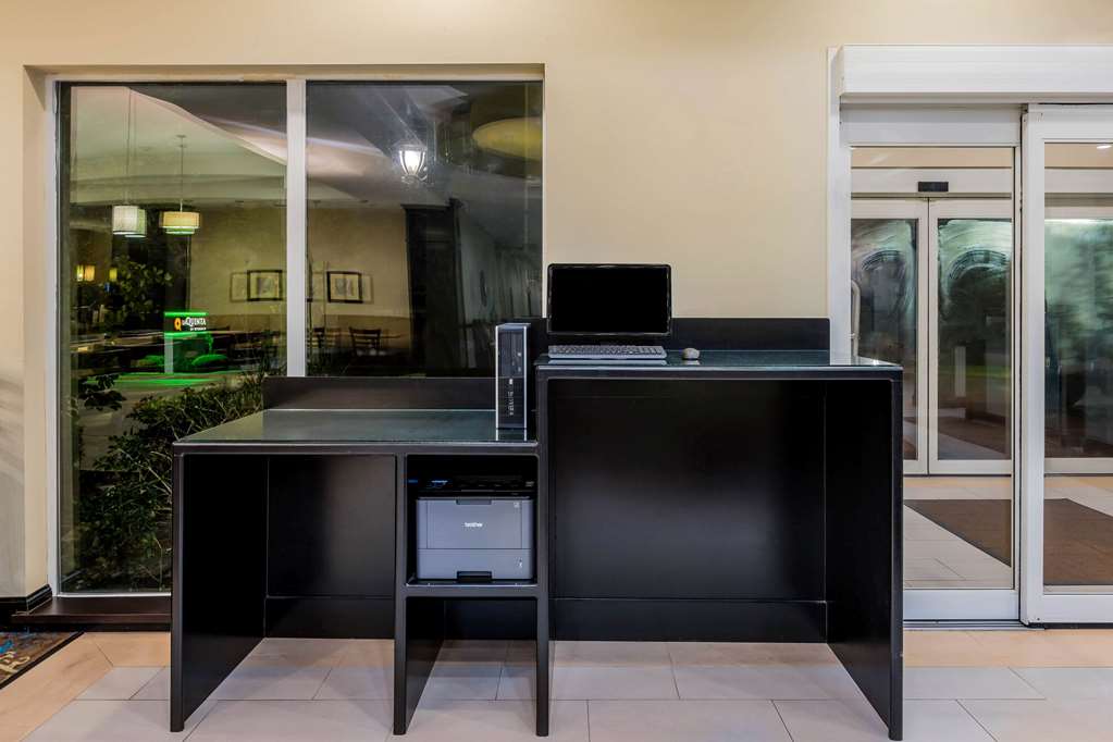La Quinta Inn & Suites by Wyndham Marshall - photo 37