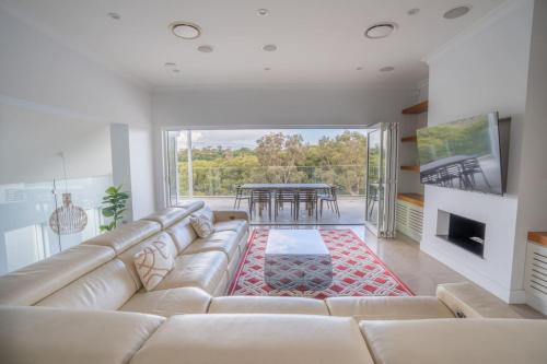 Luxury Waterfront Retreat in Sydney, Australia