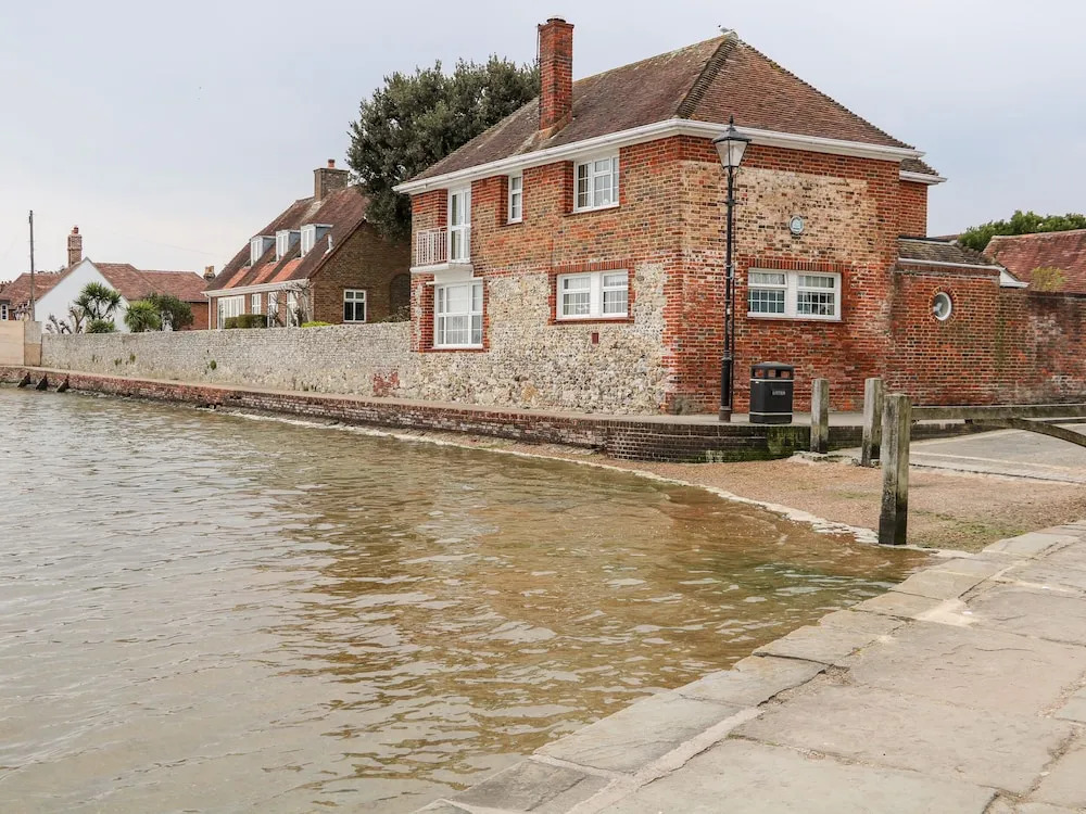 2A The Mews in Havant, United Kingdom