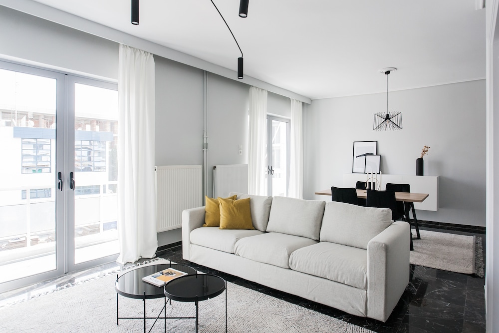 Spacious & Airy 1 Bedroom Apartment near HELEXPO — 4-Star Luxury Hotel in Marousi, Greece