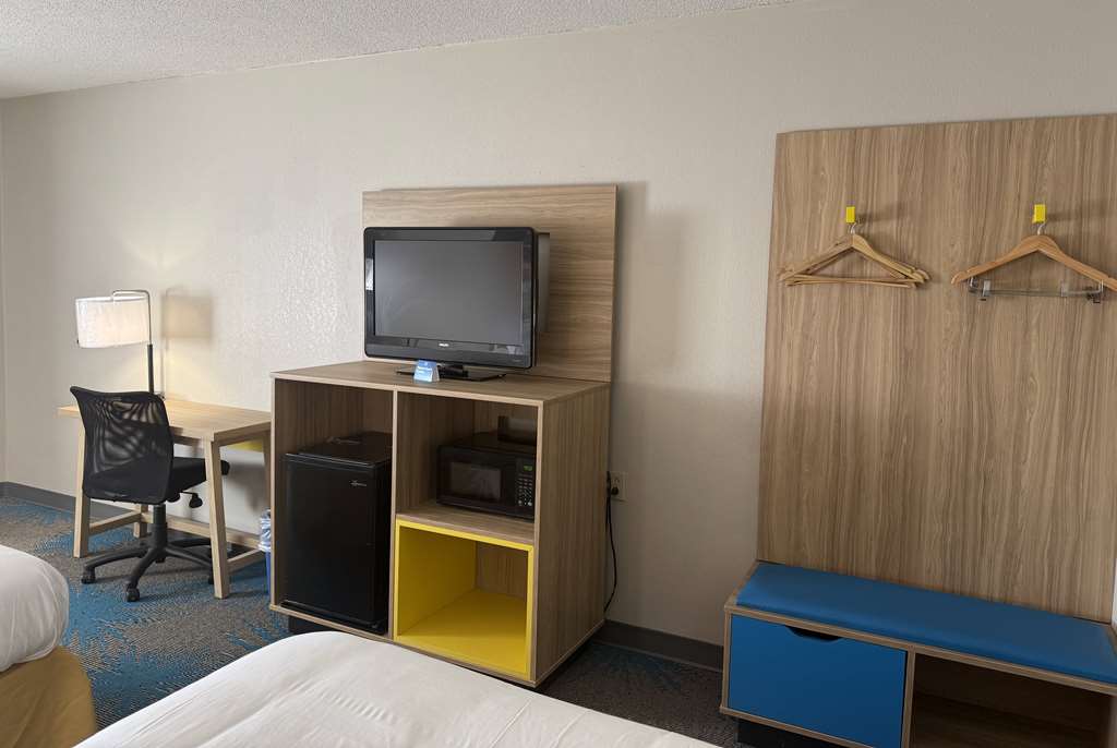 Days Inn by Wyndham Hannibal - photo 26