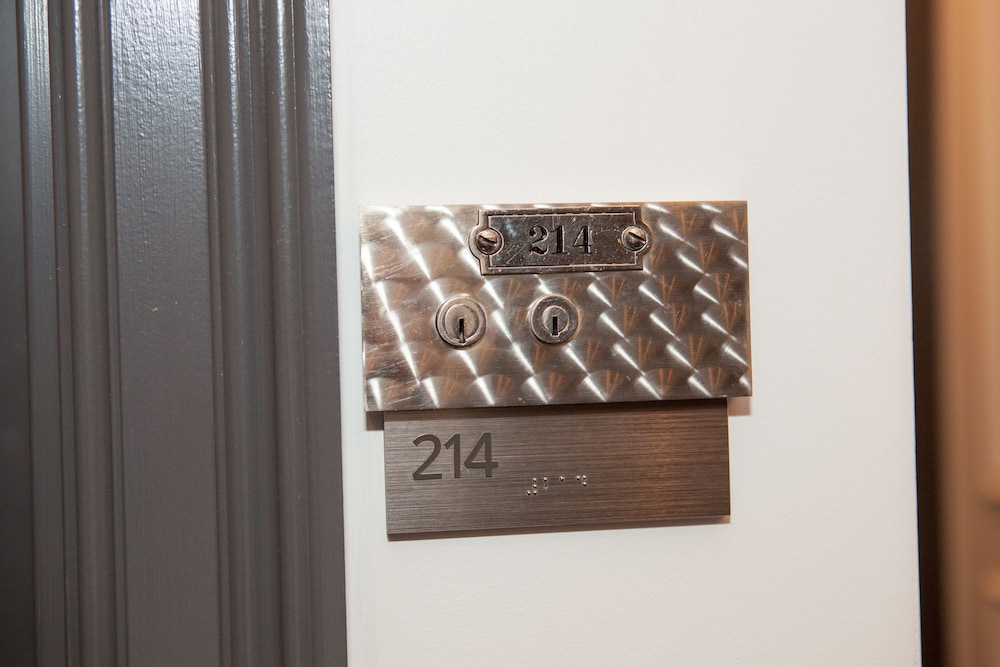 La Banque Hotel - photo 10