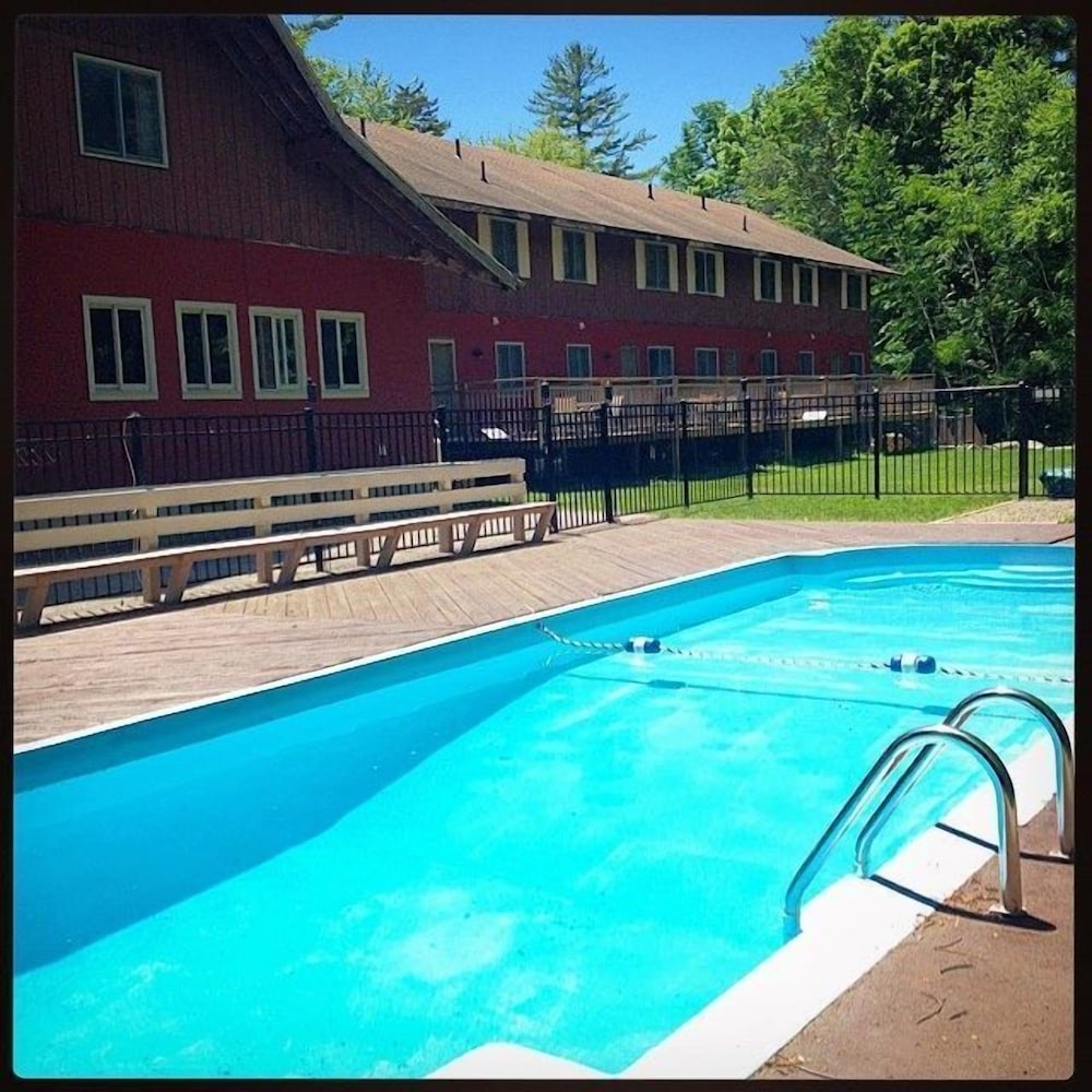 The Upper Pass Lodge at Magic Mountain - photo 17