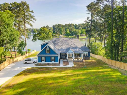 Stunning Lakefront Retreat on Jodeco Your Perfect Getaway Awaits in Jonesboro, United States