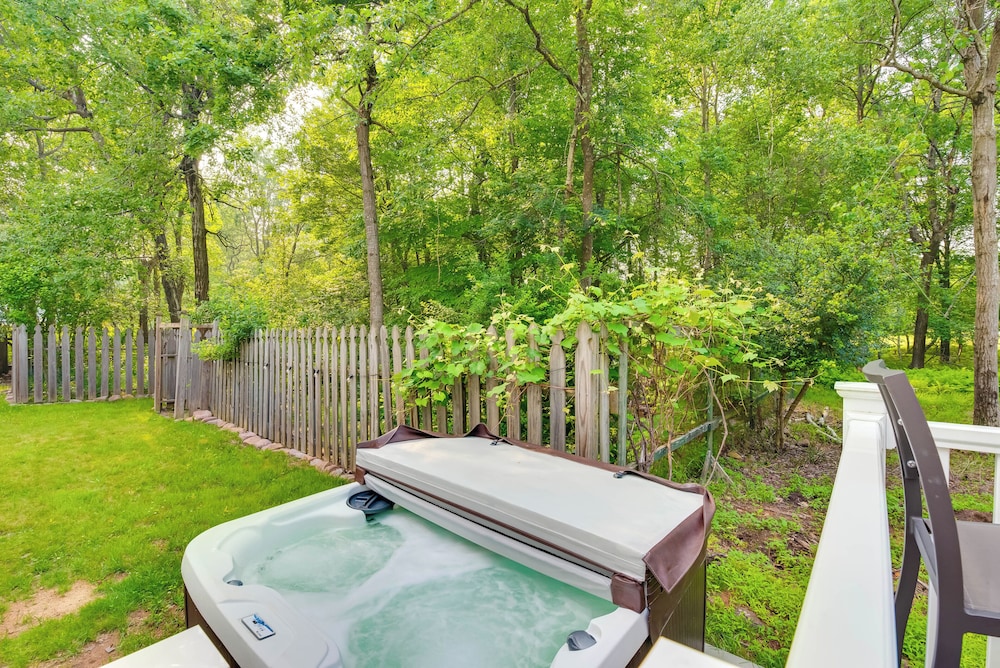 Beautiful Effort Escape w Private Hot Tub — hotel in Effort