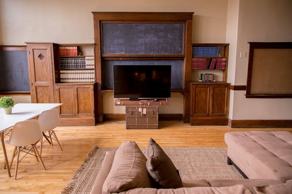 School 31 Lofts at Colors Studios - photo 118
