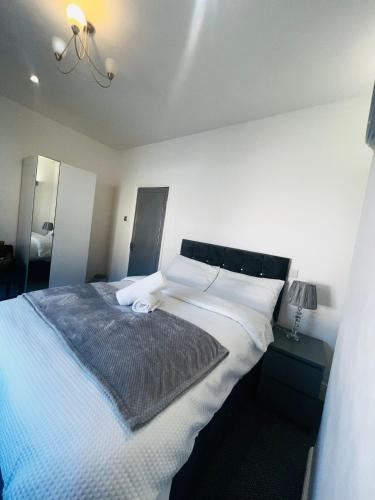 Large 'n' Bright Room - carbon neutral hotel in Middlesbrough
