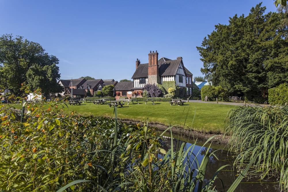 The Moat House — 4-Star Luxury Hotel in Stafford, United Kingdom