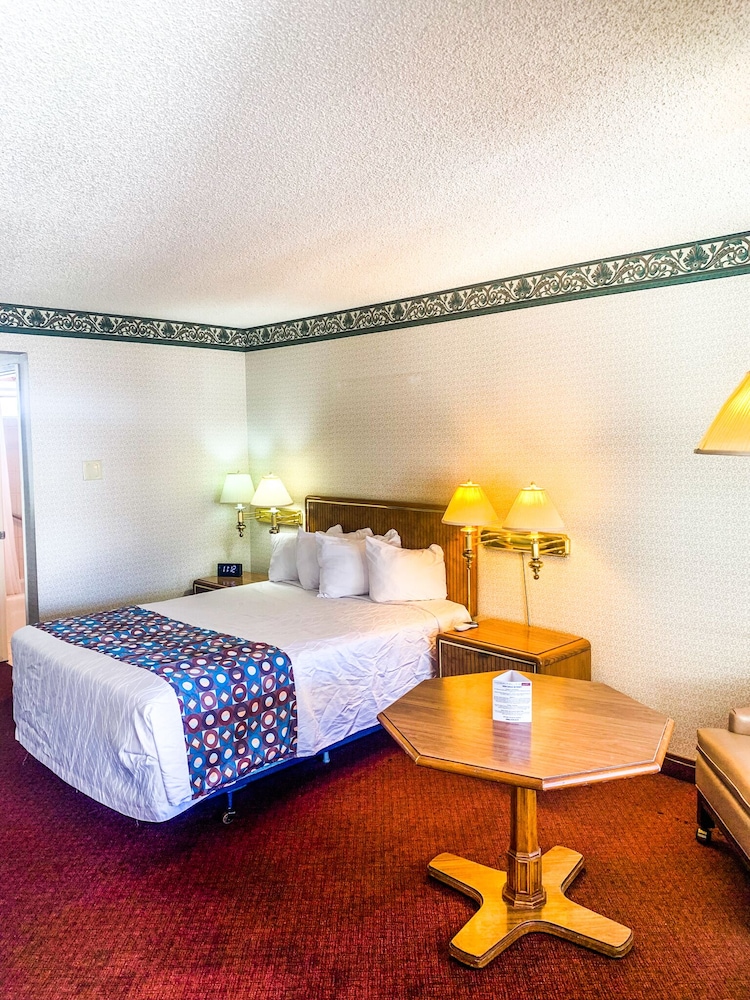 Econo Lodge Inn & Suites Winnemucca - photo 6