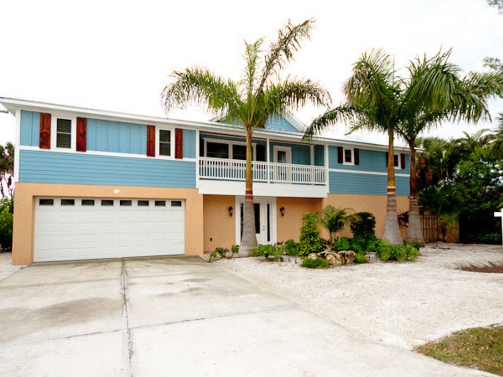 Beachy Blue - carbon neutral hotel in Holmes Beach