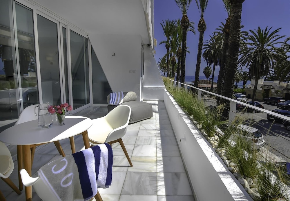 Port Oasis Golden Mile Apartment — 4-Star Luxury Hotel in Marbella, Spain