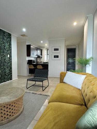 Accommodation Front Vibrant 4 sleeper with Open Harbour Views — 4-Star Luxury Hotel in Durban, South Africa