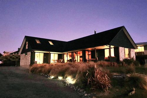 Tekapo Lake House — 4-Star Luxury Hotel in Lake Tekapo, New Zealand
