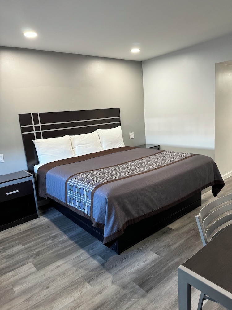 Continental Inn & Suites Nacogdoches TX SFA University Downtown - photo 31