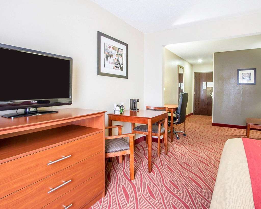 Comfort Inn Poplar Bluff North - photo 21