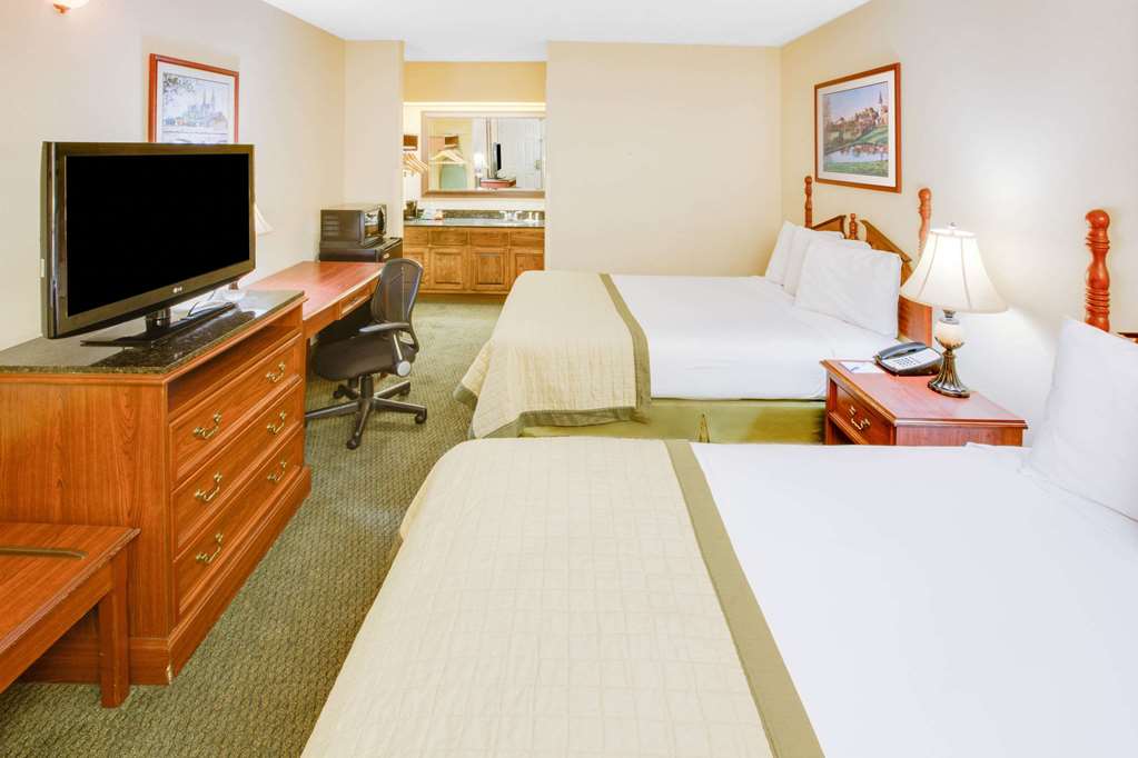 Baymont by Wyndham Ozark - photo 12