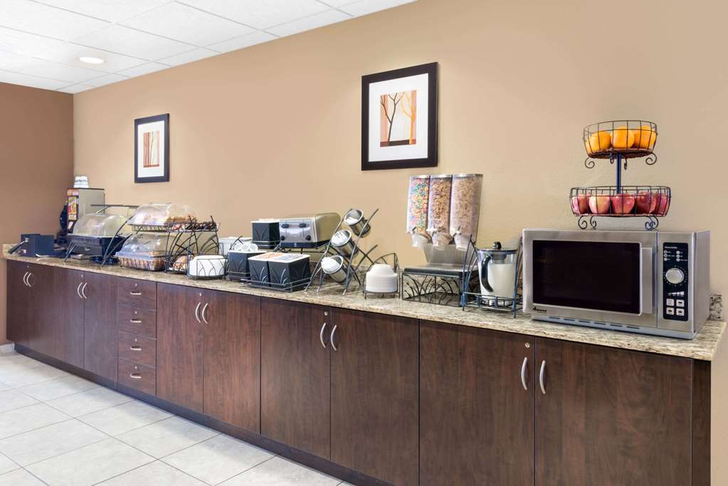Microtel Inn & Suites By Wyndham Midland - photo 14