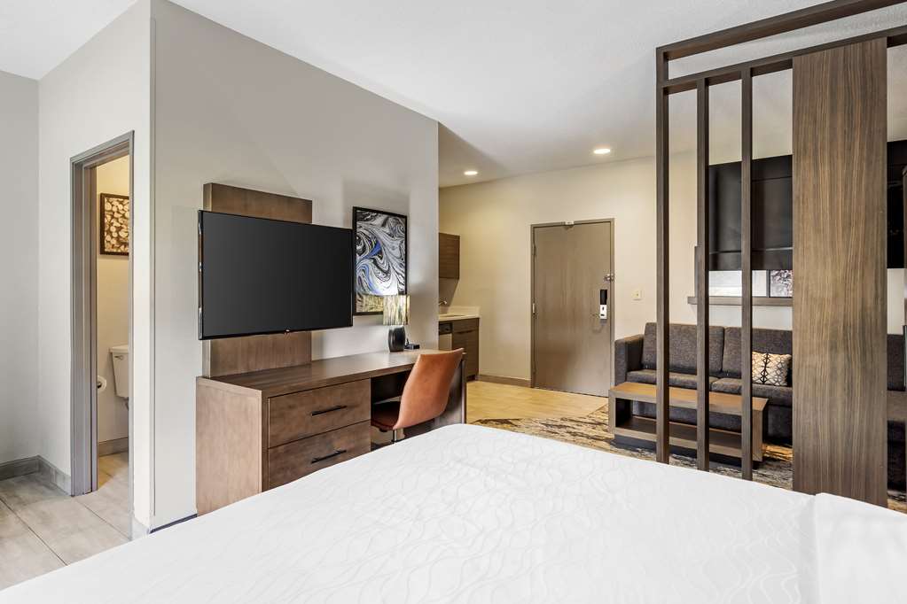 Best Western Plus Bourbonnais Hotel & Suites - photo 7