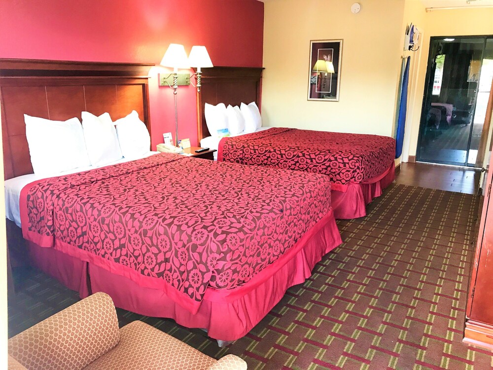 Days Inn by Wyndham East Albuquerque - photo 9