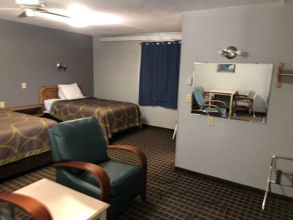 Hawkeye Motel - photo 12