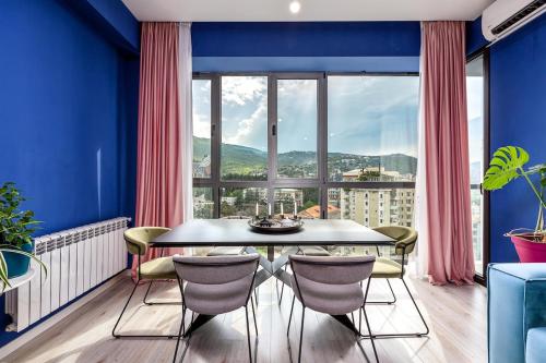 Art inspired Modern Flat near VAKE PARK with WIFI