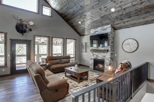 Moose Creek Lodge — 4-Star Luxury Hotel in Lead, United States