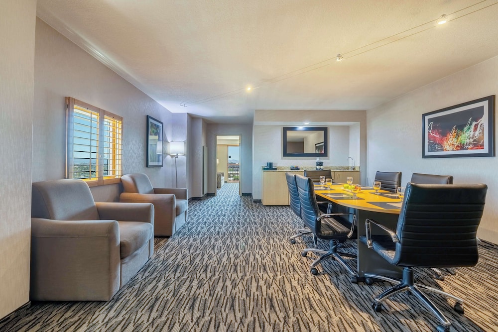 Embassy Suites by Hilton Convention Center Las Vegas - photo 29