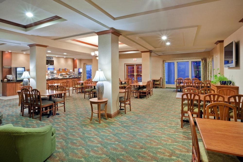 Triple Play Resort Hotel & Suites - photo 42