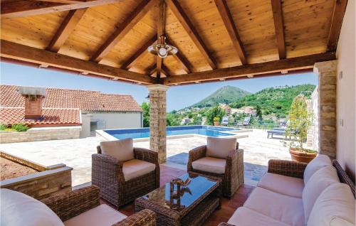 Three Bedroom Holiday Home In Orasac