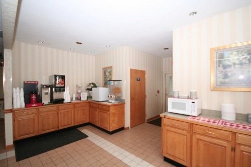 America's Best Inn Siler City - photo 12