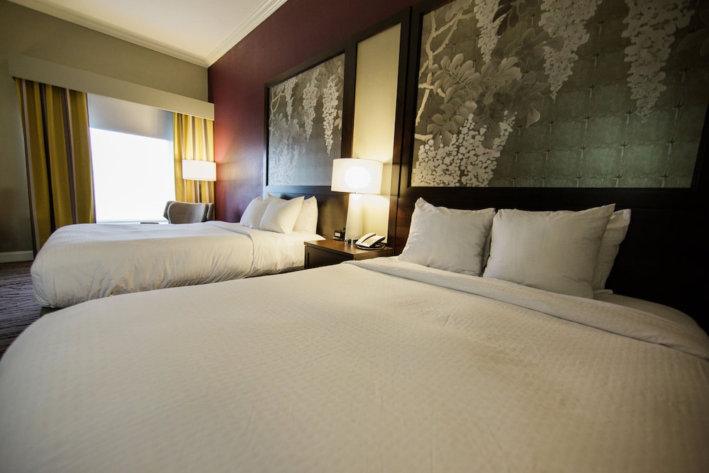 DoubleTree by Hilton Hotel Savannah Historic District - photo 17