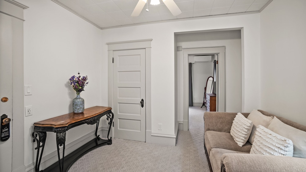 Greenbriar Inn - photo 20