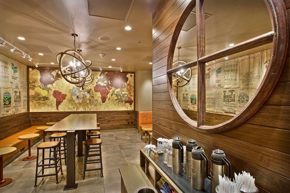 מזון ומשקאות