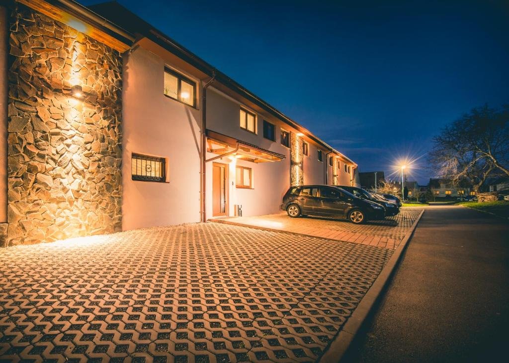 Penzion Víno Hruška Blatnička — hotel in Louka