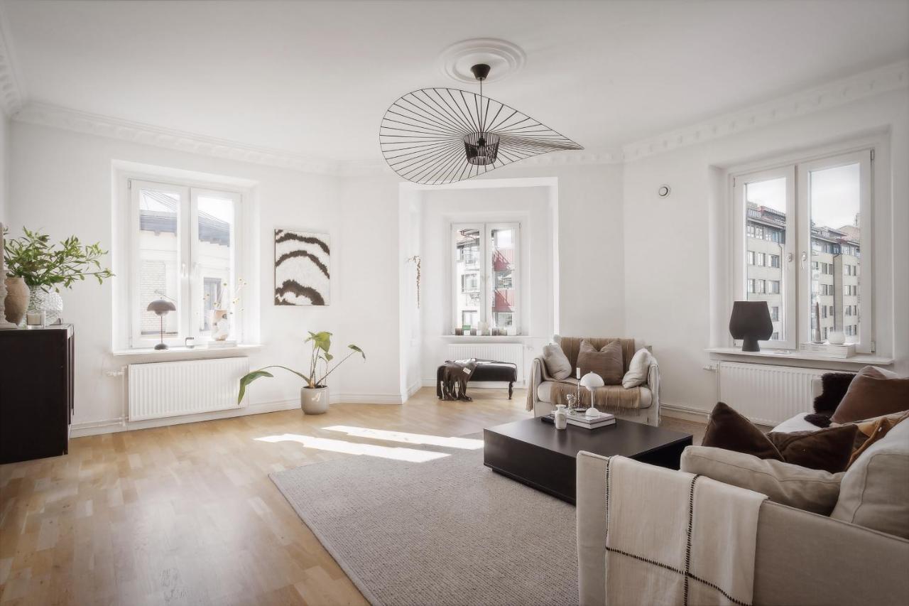 En Sekelskifteslagenhet Med Grym Utsikt I Centrala Goteborg in Goeteborg, Sweden