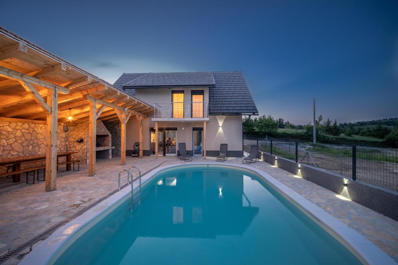 Villa Nesa Beautiful Guest House at Continental Croatia with Outdoor Swimming Pool Sauna And 3 Bedrooms — 4-Star Luxury Hotel in Plaski, Croatia