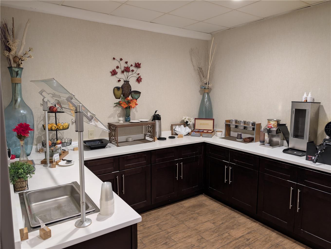 Best Western Plus Miamisburg Dayton Suites Banquets & Hotel - photo 17