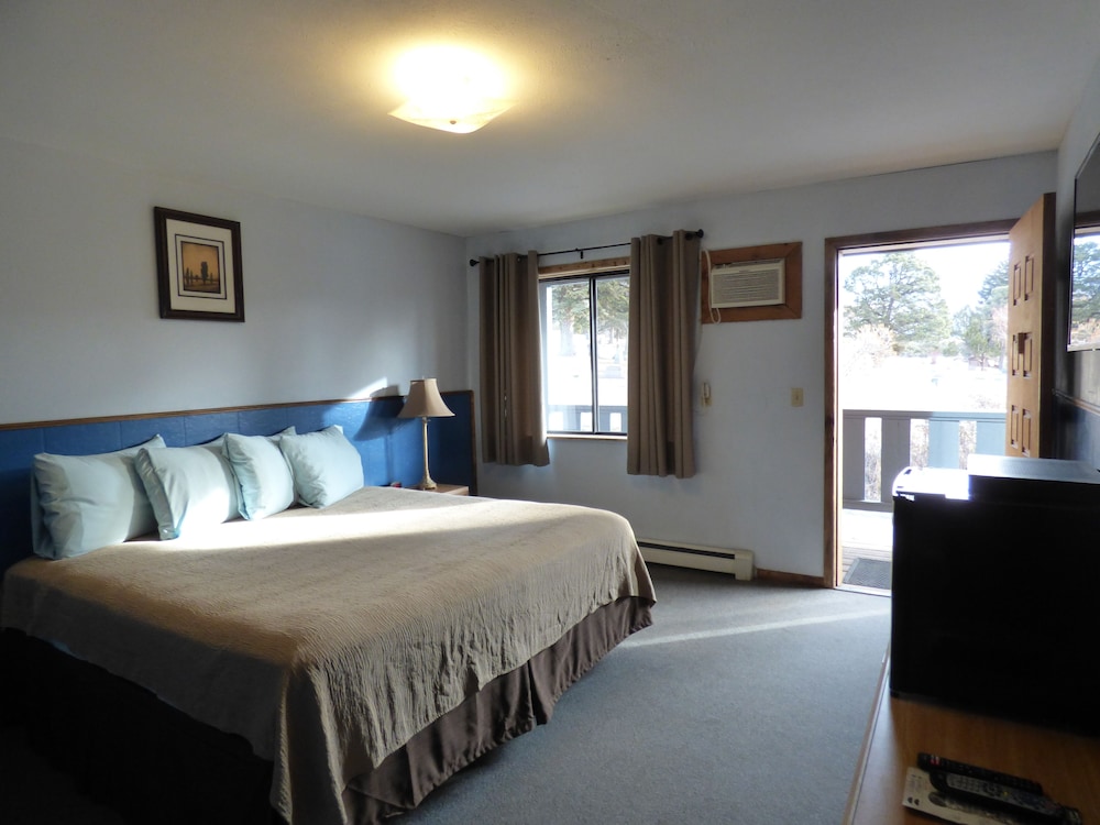 The Hitching Post Hotel and Farm Store - photo 19