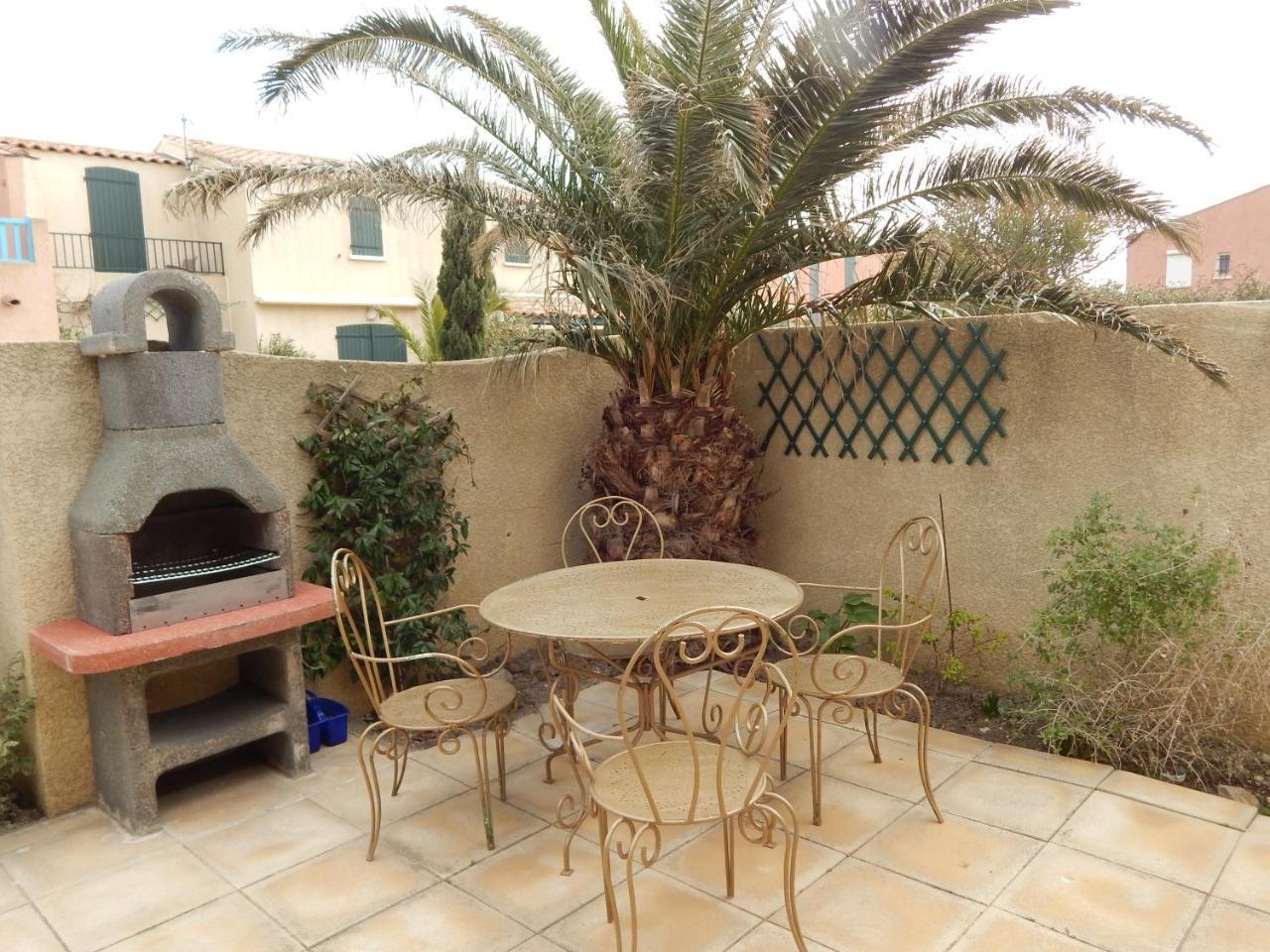 Villa a 50 M de la Plage du Grazel Pour 6 Personnes — 4-Star Luxury Hotel in Gruissan, France