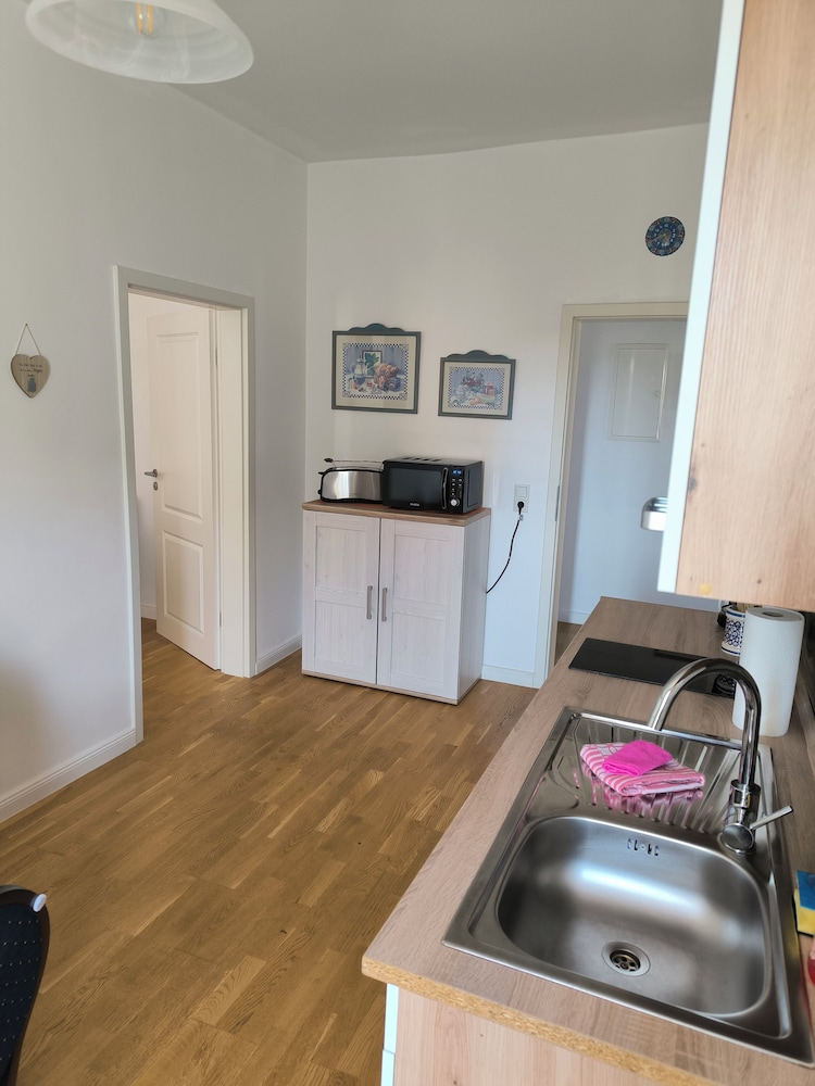 AufmLohr Appartement mit 3 Schlafzimmern 4 Einzelbetten für 4 Personen in Leverkusen Hitdorf Private Parkplätze vorhanden — 4-Star Luxury Hotel in Leverkusen, Germany
