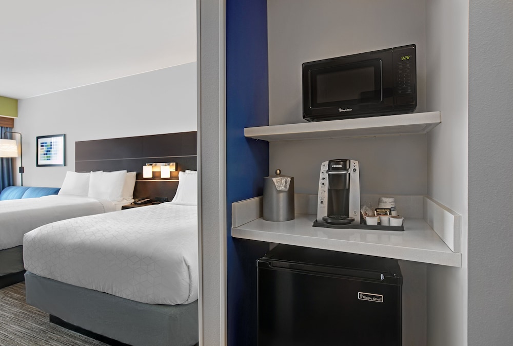 Holiday Inn Express & Suites Milwaukee Brookfield by IHG - photo 19
