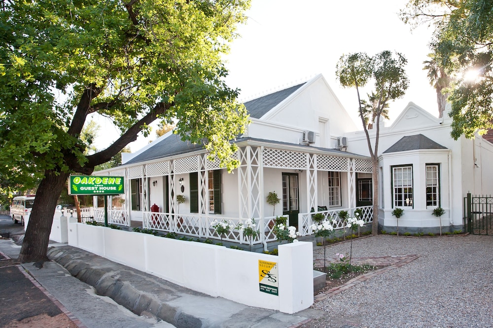 Oakdene Guest House — 4-Star Luxury Hotel in Oudtshoorn, South Africa