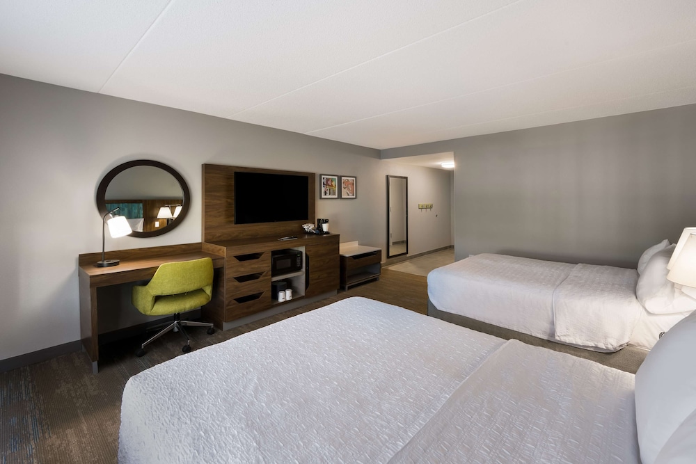 Hampton Inn & Suites Fredericksburg at Celebrate Virginia - photo 24