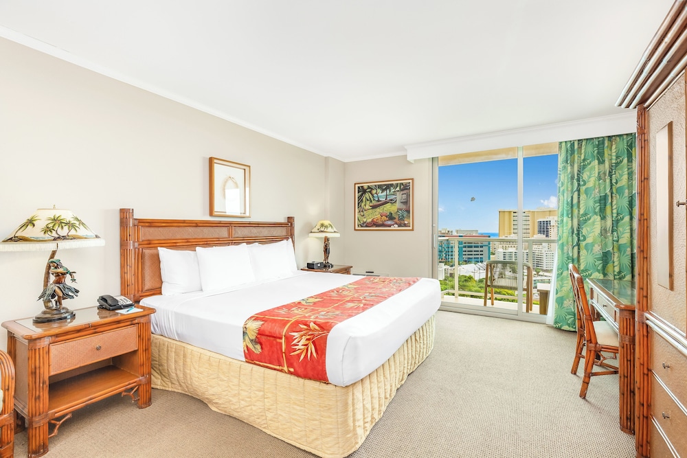 Luana Waikiki Hotel & Suites - photo 38