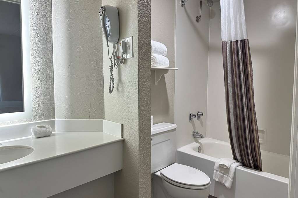Days Inn by Wyndham San Diego Vista - photo 21