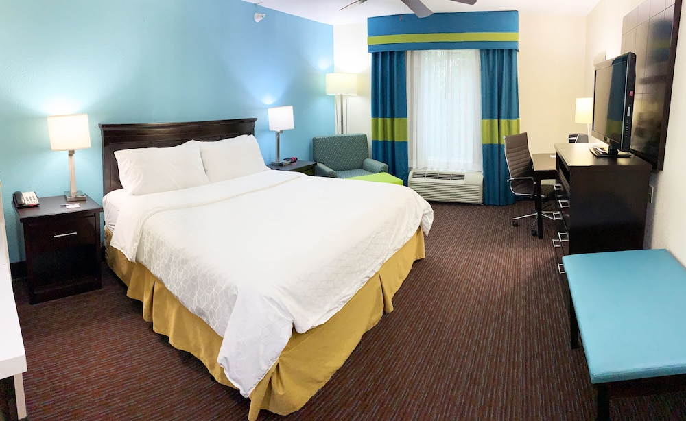 Holiday Inn Express Hotel & Suites Gainesville by IHG - photo 21