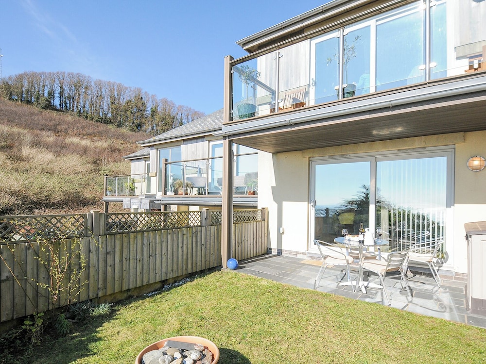 Pebbles — 4-Star Luxury Hotel in Torpoint, United Kingdom