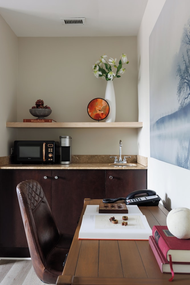 The Andrew Hotel - photo 18