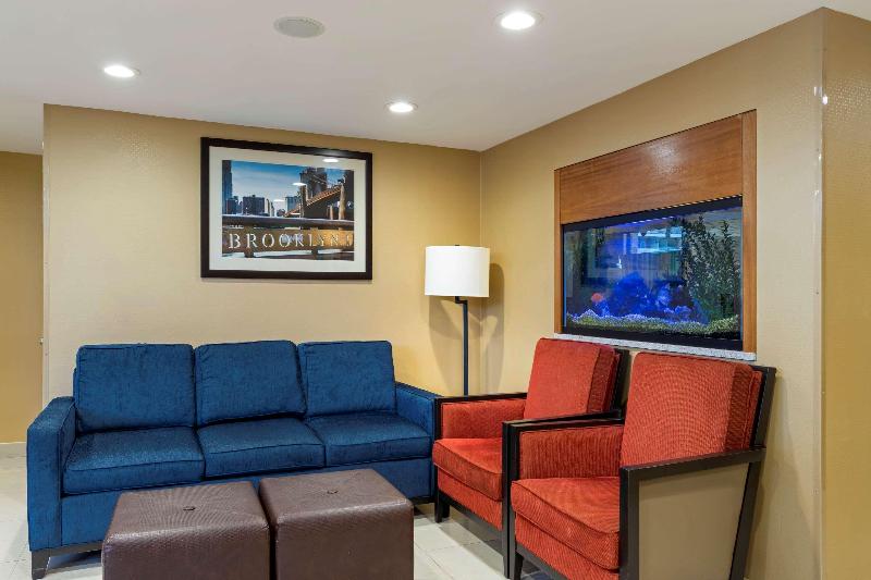 Comfort Inn Brooklyn - photo 7